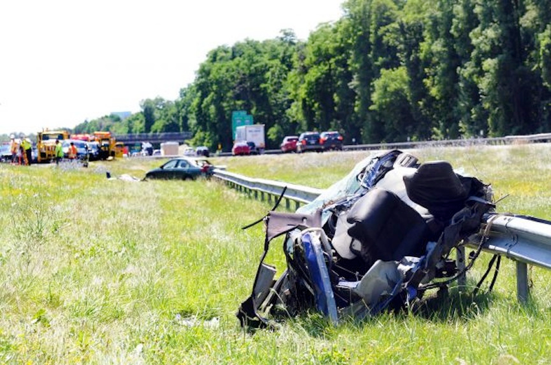 Illustration for article titled Over 140mph + Drunk = Everyone Dead But Driver